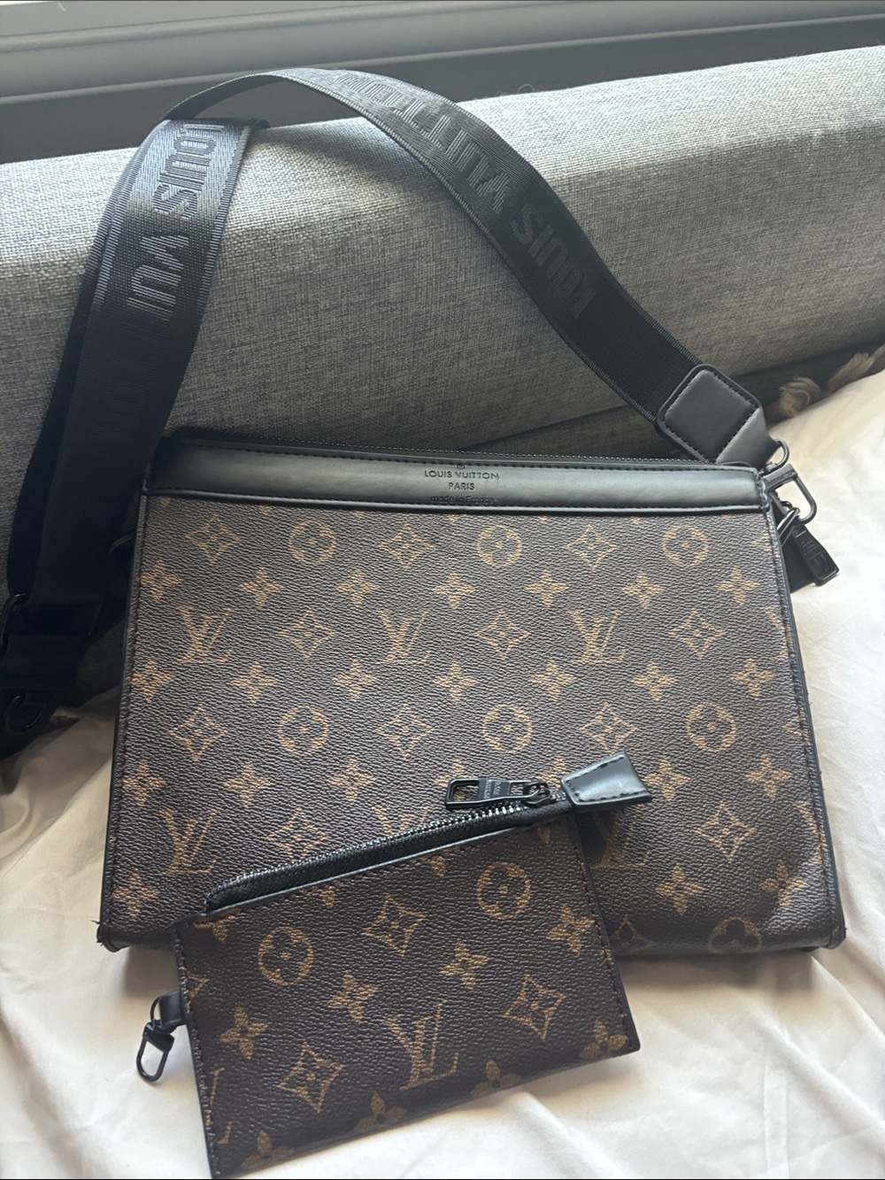 Louis Vuitton Monogram Canvas Messenger Bag in Brown